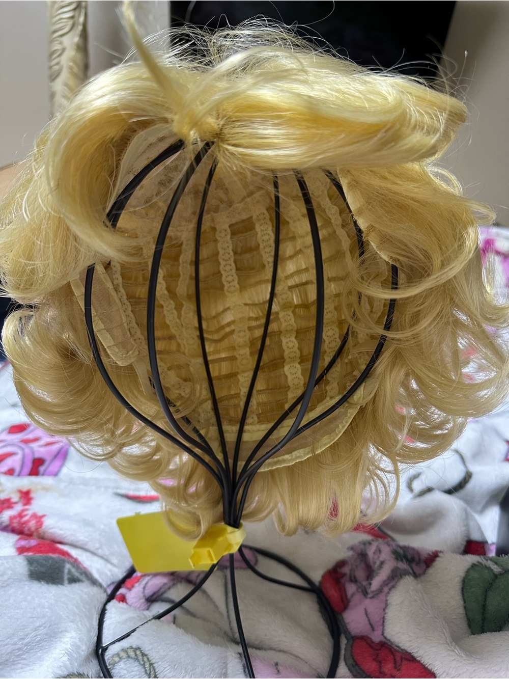 Short Curly Blonde Women’s Wig - Lightweight Style